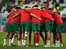 Bojová porada fotbalist Maroka ped osmifinálovým soubojem mistrovství svta...