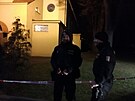 Policie p�ed kostelem v Ba�ce na Fr�decko-M�stecku. (1. prosince 2022)