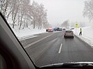 Dopravn nehoda policejnho vozu s osobnm automobilem na silnici mezi...