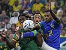 Souboj fotbalist Brazílie a Kamerunu na mistrovství svta 2022.