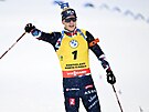 Norský biatlonista Johannes Thingnes Bö v cíli stíhacího závodu v Kontiolahti.