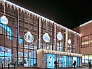 Rozsvícené obchodní centrum Olympia v Plzni. (30. 11. 2022)