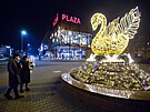 Rozsvícené obchodní centrum Plaza v Plzni. (30. 11. 2022)