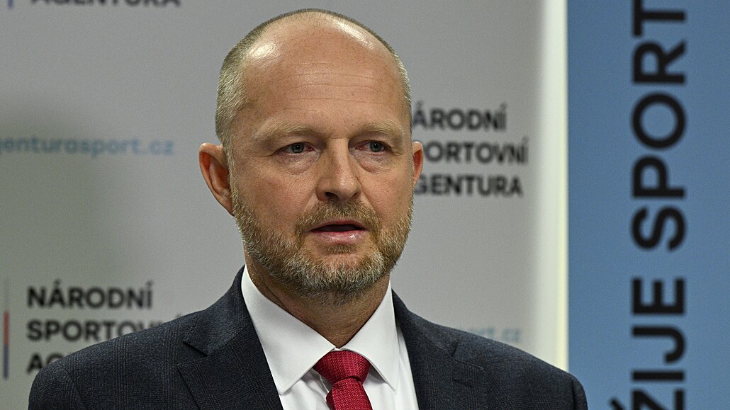 P�edseda vlády Petr Fiala uvedl do funkce nového p�edsedu Národní sportovní...