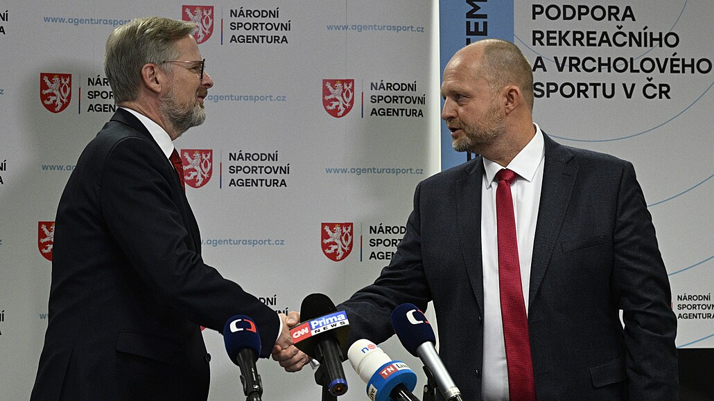 P�edseda vlády Petr Fiala uvedl do funkce nového p�edsedu Národní sportovní...