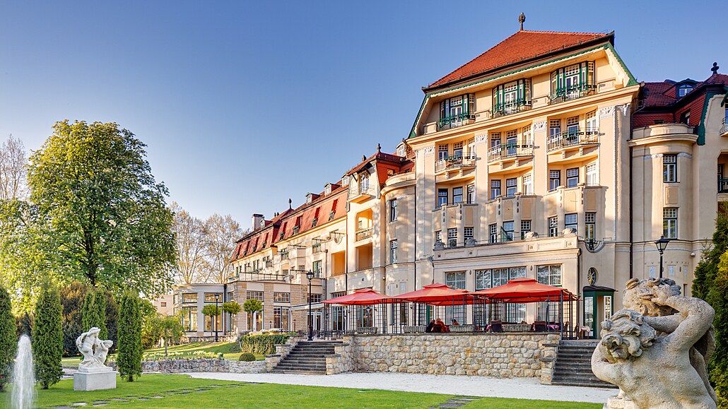 Secesní hotel Thermia Palace v Pieanech