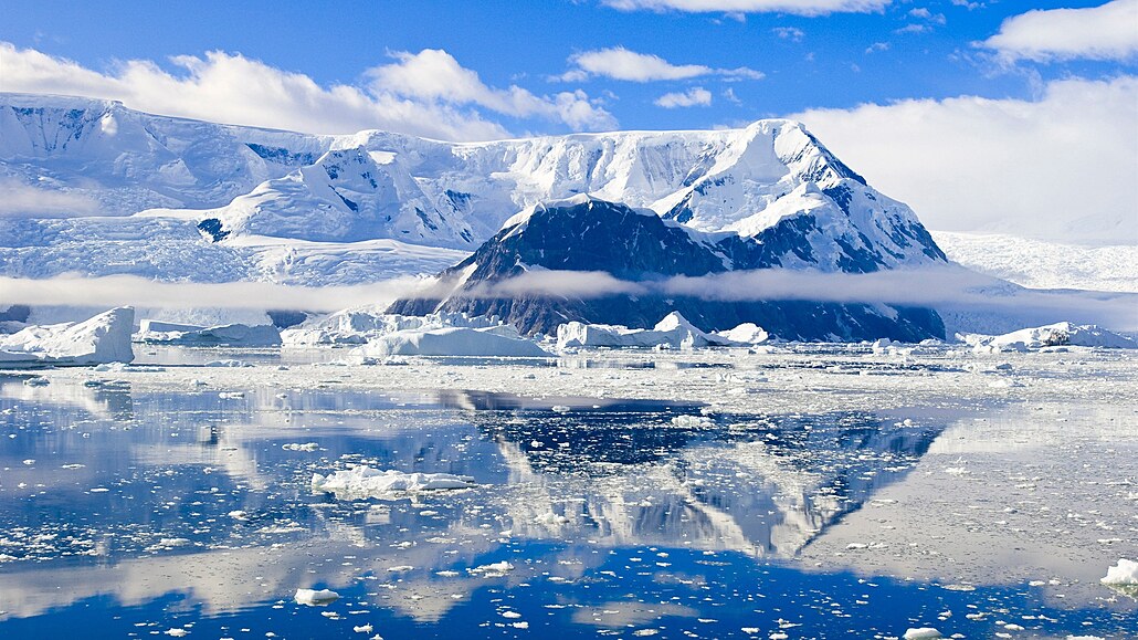 Antarktida je svou rozlohou o 40 % vtí ne Evropa. Pesto tu obvyklý poet...