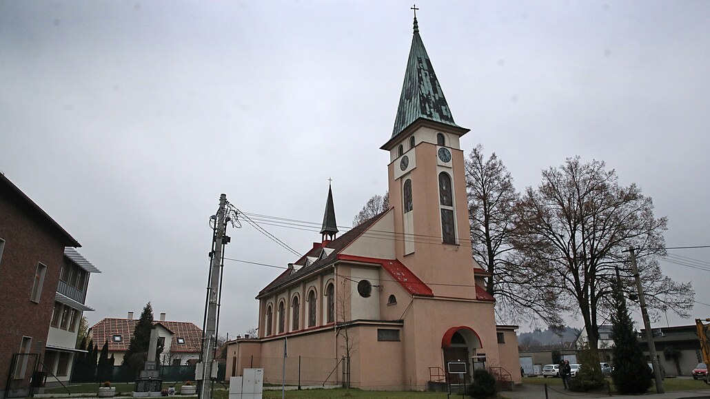 Obcí Baška na Frýdecko-Místecku otřásla tragédie, vrah ubodal v kostele mladého...