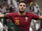 Portugalský útočník Goncalo Ramos se raduje ze svého třetího gólu v osmifinále...