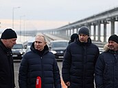 Ruský diktátor Vladimir Putin podle ruských agentur navštívil Kerčský most,...