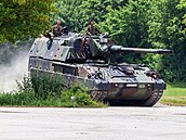 Německá pomoc. Na Ukrajinu putovaly i samohybné houfnice Panzerhaubitze 2000,...