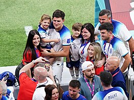 Harry Maguire s manelkou Fern a rodinou