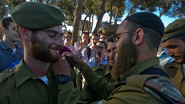 Izraelsk jednotka Netzah Jehuda vznikla v roce 1999 jako prapor pro ultraortodoxn idy, aby mohli slouit v armd a zrove dodrovat pravidla Halachy 