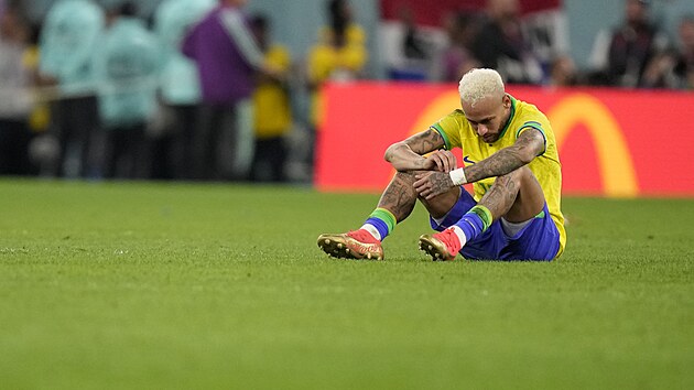 Zklamaný Brazilec Neymar po vyřazení ve čtvrtfinále mistrovství světa.