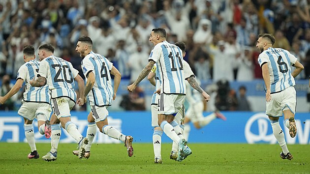 Argentin�t� fotbalist� slav� postup do semifin�le mistrovstv� sv�ta.