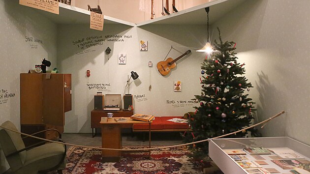 Prom�ny d�tstv� za posledn�ch 200 let p�ibli�uje v�stava Vlastiv�dn�ho muzea v Olomouci. D�tsk� sv�t � d�t�tem v 19. a 20. stolet� v s�le sv. Kl�ry: Potrv� a� do srpna p��t�ho roku.