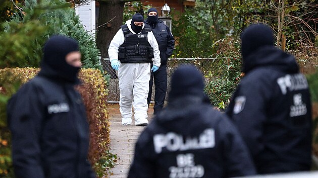 Policie provádí v Berlíně razii proti krajně pravicové skupině Říšští občané. (7. prosince 2022)