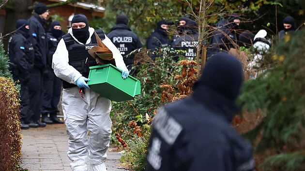 Policie provádí ve Frankfurtu razii proti krajně pravicové skupině Říšští občané. (7. prosince 2022)