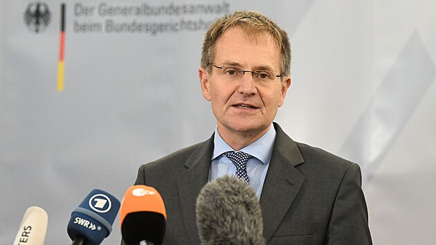 Německý šéfprokurátor Peter Frank na tiskové konferenci k zátahu na krajně pravicovou skupinu (7. prosince 2022)