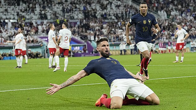 Francouzsk tonk Olivier Giroud se raduje ze svho glu v osmifinle...