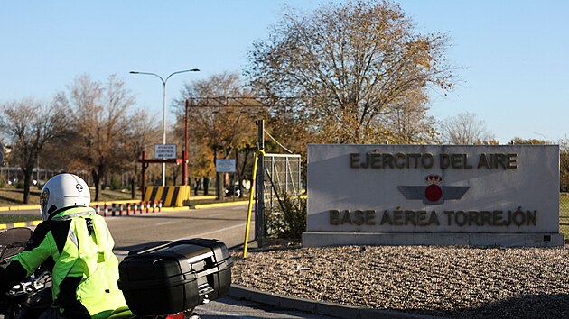 Na armádní letecké základně Torrejón de Ardoz u Madridu odhalili balíček s bombou. Nikdo nebyl zraněn, protože nebezpečnou zásilku včas odhalil skener. (1. prosince 2022)