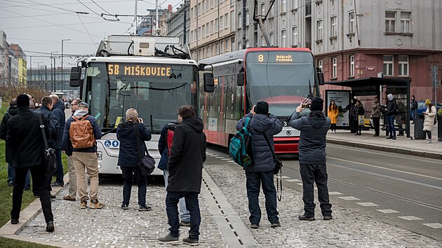 Dopravní podnik Praha pozval novináře na prezentační jízdu po nové trolejbusové trati na lince č. 58, která bude jezdit na trase Palmovka - Letňany - Čakovice - Miškovice. (2. prosince 2022)