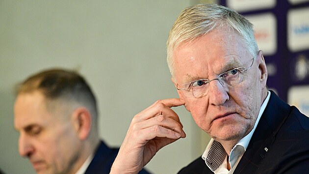 Tren�r n�rodn�ho t�mu Kari Jalonen.