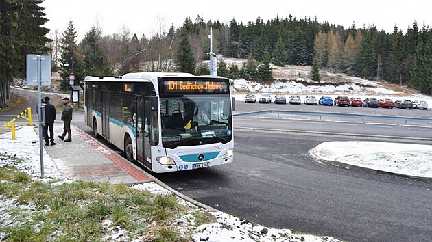 Díky nové otočce v Bedřichově jezdí nyní autobusy z Jablonce nad Nisou až na Maliník.