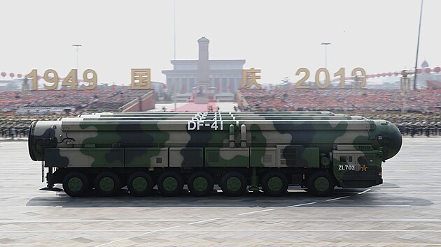 nsk mezikontinentln balistick rakety Dongfeng-41 jsou schopn nst jadern hlavice. (1. jna 2019)