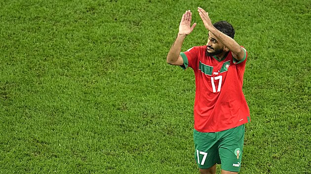 Marock� z�lo�n�k Sufj�n B�f�l d�kuje fanou�k�m b�hem osmifin�le mistrovstv�...