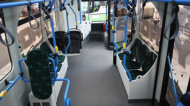 Spolenost Transdev zkuebn nasadila na linku mezi Ostravou a Havovem autobus pohnn vodkem. (5. prosince 2022)