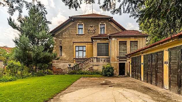 Kendeho vila si zachovala vnj i interirov prvky prvorepublikov architektury. Stoj v zahrad v Otakarov ulici.
