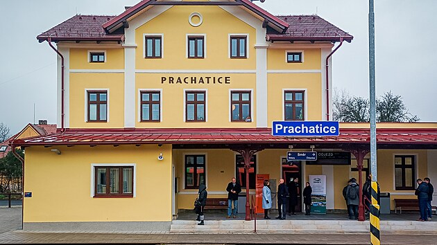 Vlakové nádraží v Prachaticích stojí na okraji města.