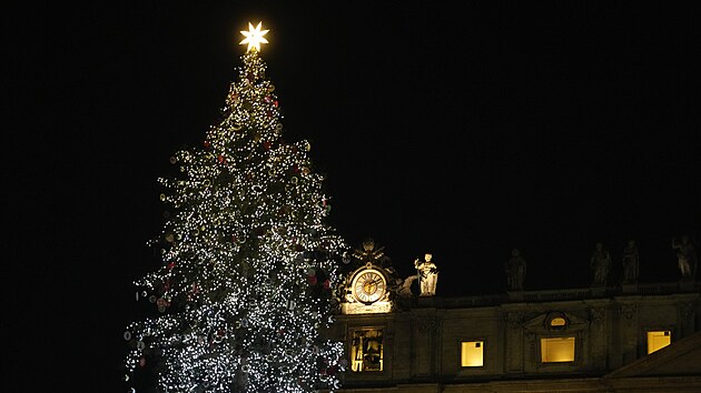 Vnon stromek na nmst ve Vatiknu (3. prosince 2022)