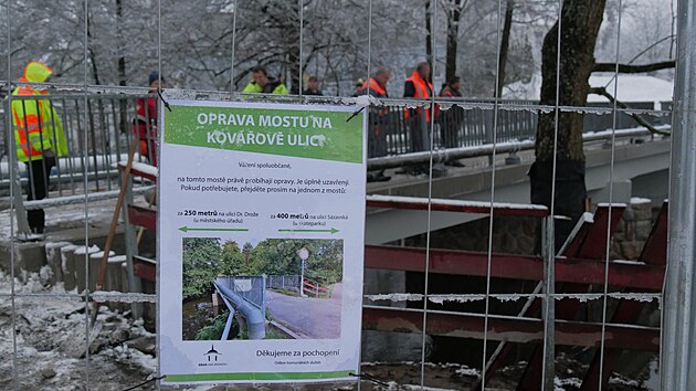 Most pes Szavu ve e spojujc sdlit Libun, Stalingrad a Klafar se po oprav otevel veejnosti. Dlnci na nm ale jet budou pracovat, zvldnout by to mli za bnho provozu.