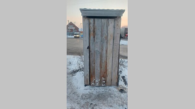 Rusk radn se v Novosibirsku pochlubila opravou devnho zchodu pro idie autobus.