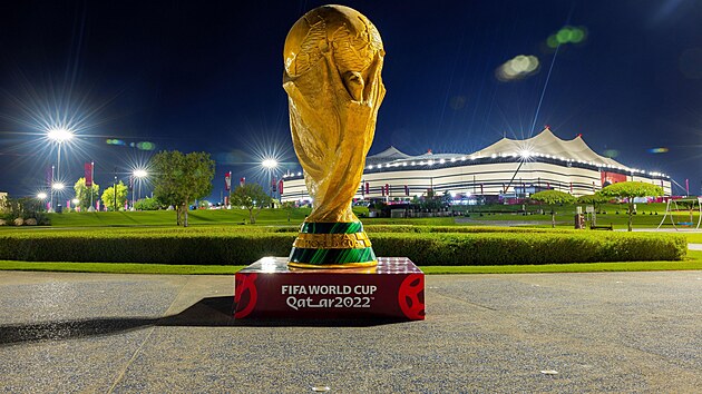 V boji o pozlacenou trofej pro fotbalové mistry světa zůstává v Kataru osm týmů.