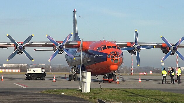 Antonov-12B na letišti v Praze.