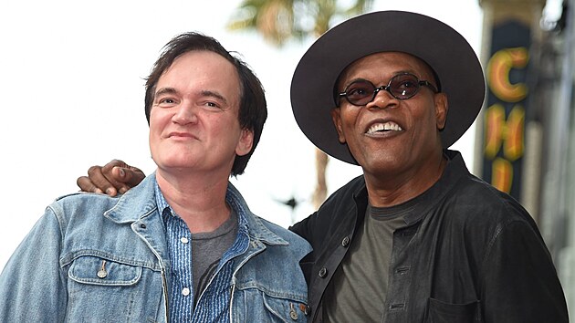 Reisr Quentin Tarantino a herec Samuel L. Jackson bhem slavnostnho odhalen hvzd na Hollywoodskm chodnku slvy (21. prosince 2015).