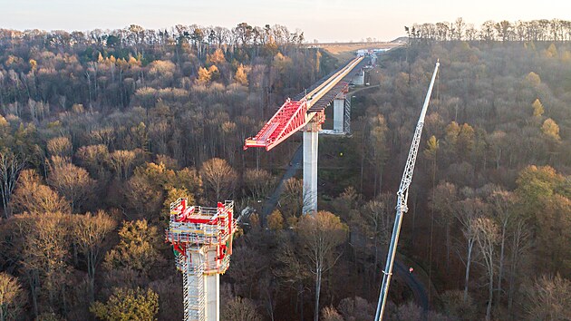 Stavba bezmla kilometrovho mostu pes Gottleubsk dol v sask Pirn (9. prosince 2022)