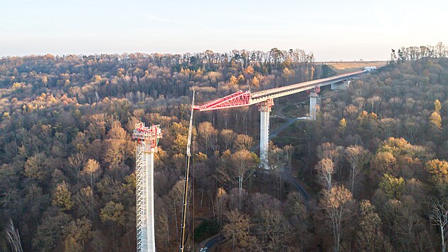Stavba mostu pes Gottleubsk dol v sask Pirn (9. prosince 2022)