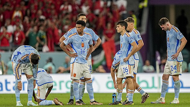 �pan�l�t� fotbalist� po neprom�n�n� penalt� v rozst�elu s Marokem.