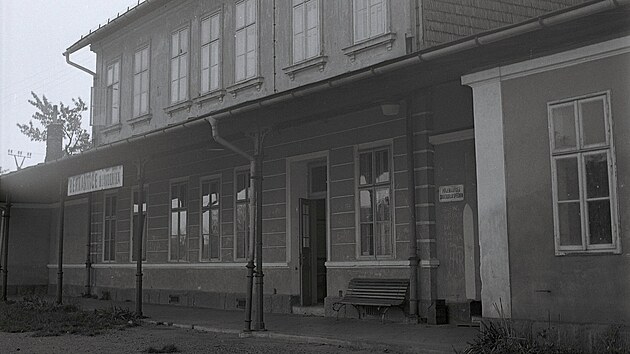 Stanin budova v Bernarticch u Javornka v roce 1993, GPS: 50.3965739N, 17.0813161E