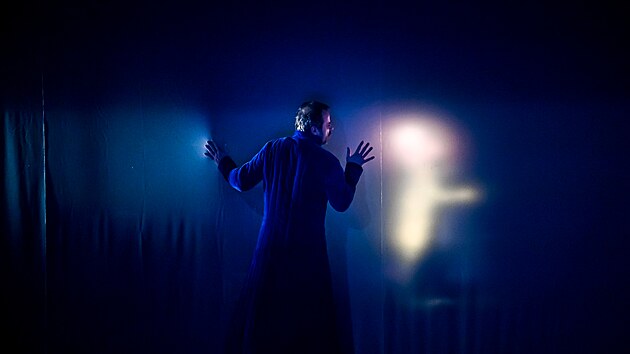 N�rodn� divadlo Brno na jevi�ti Mahenova divadla uvedlo Neklana, hru Julia Zeyera o hrdinovi nejstar��ch �esk�ch b�j�.