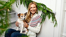 V �akárové tunice ze sm�si vlny se zimním vzorem si p�íjemn� zkrátíte �ekání na...