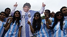 ZA VŠÍM HLEDEJ MESSIHO. Tisíce fanoušků v Bangladéši uhranula argentinská...