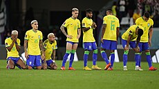 Braziltí fotbalisté bhem penaltového rozstelu s Chorvatskem ve tvrtfinále...