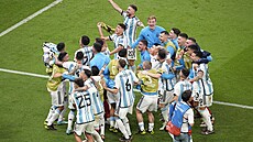 Argentinci slaví postup mezi nejlepí tyi týmy mistrovství svta.