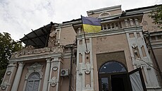 Radnice v ukrajinském Orichivu po zásahu ruskými raketami. (12. srpna 2022)