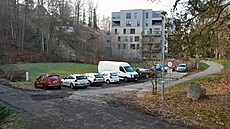 Uvoln�ný prostor vedle �esti nedávno postavených viladom� pod Masarykovou ulicí...